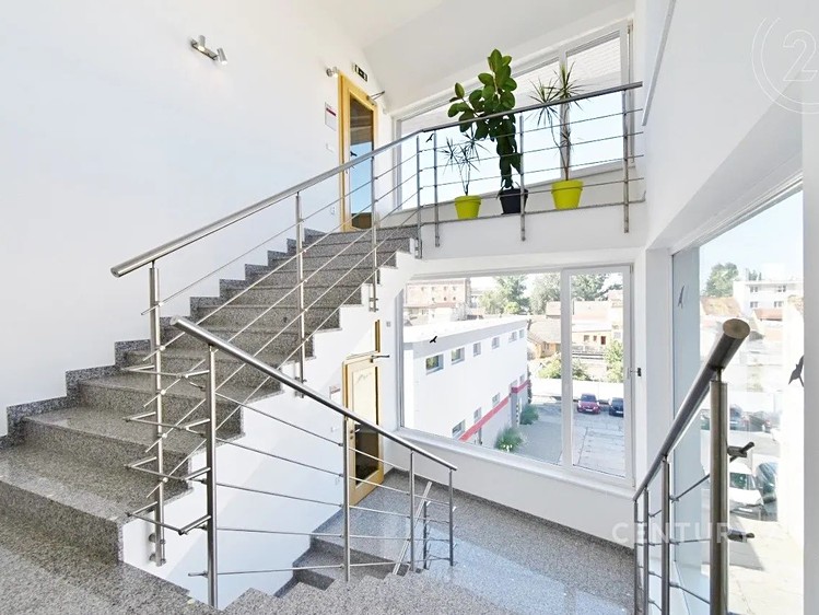 Pronájem kanceláře 144 m² - foto 8