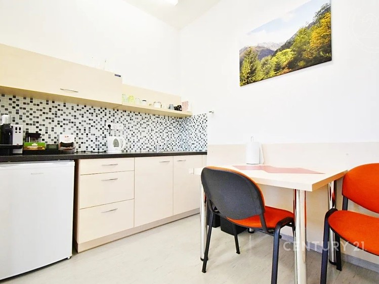 Pronájem kanceláře 144 m² - foto 6