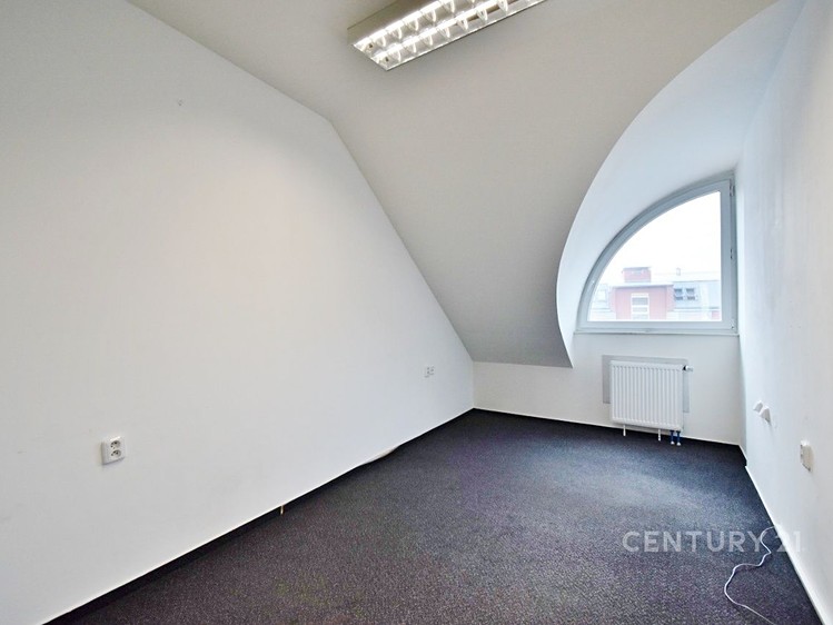 Pronájem kanceláře 12 m² - foto 4
