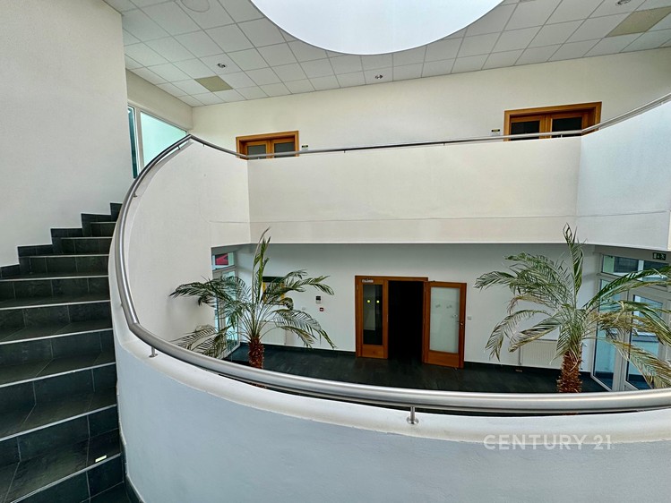 Pronájem kanceláře 153 m² - foto 2