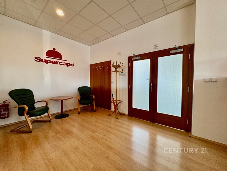 Pronájem kanceláře 153 m² - foto 4