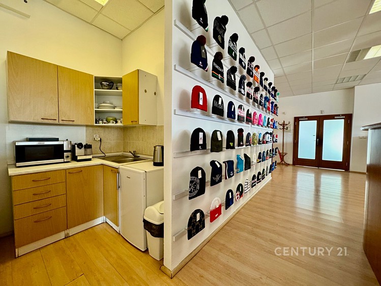 Pronájem kanceláře 153 m² - foto 6