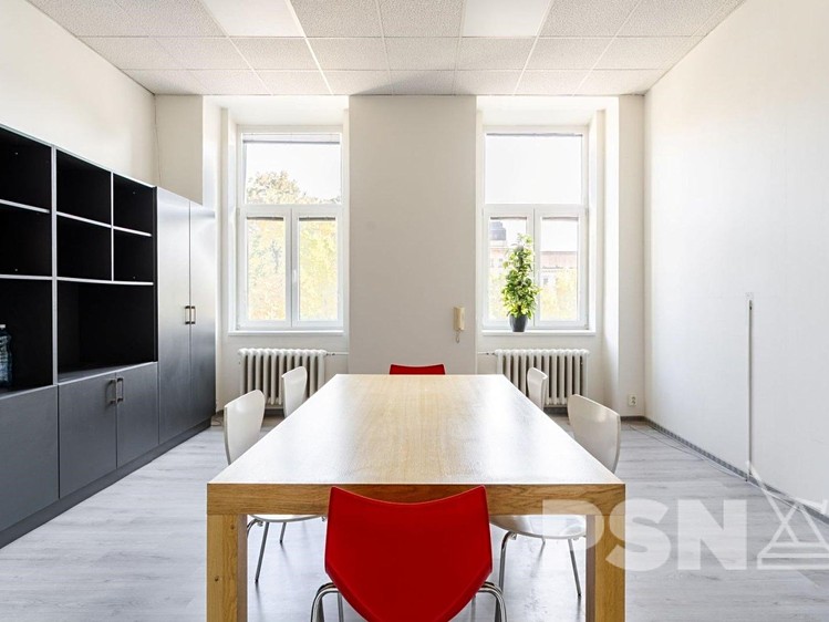 Pronájem kanceláře 50 m² - foto 1