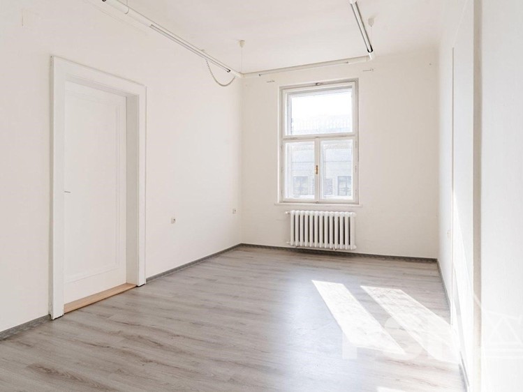 Pronájem kanceláře 50 m² - foto 5