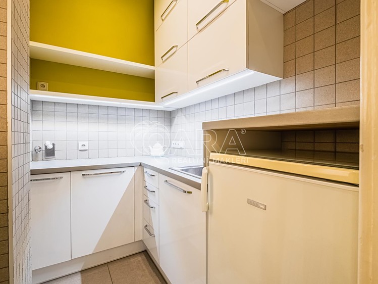 Pronájem kanceláře 100 m² - foto 4
