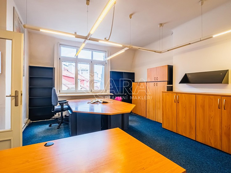 Pronájem kanceláře 100 m² - foto 8
