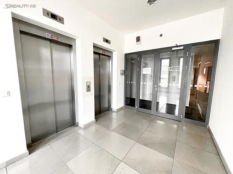 Pronájem kanceláře 300 m² - foto 4