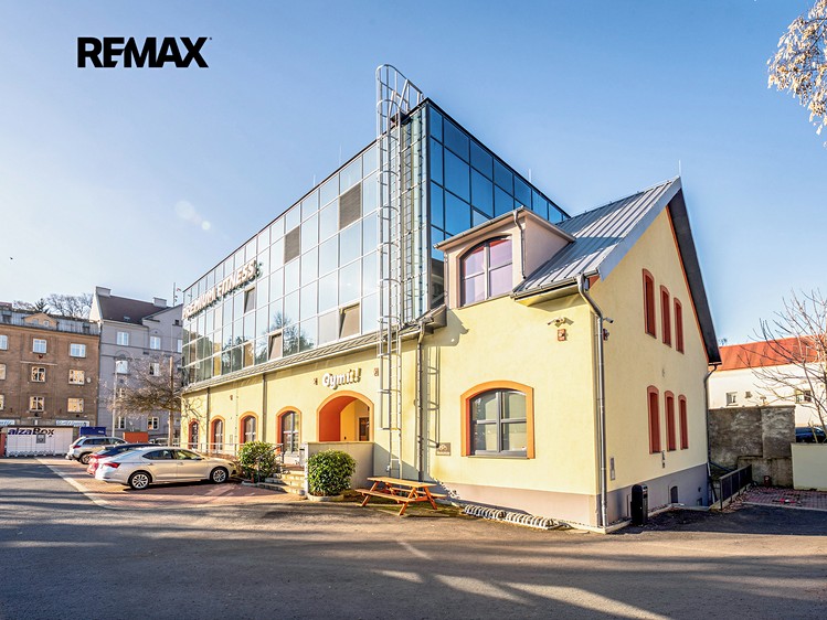 Pronájem kanceláře 91 m² - foto 1