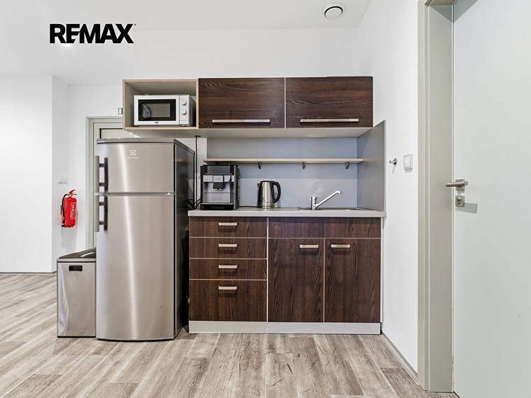 Pronájem kanceláře 91 m² - foto 6