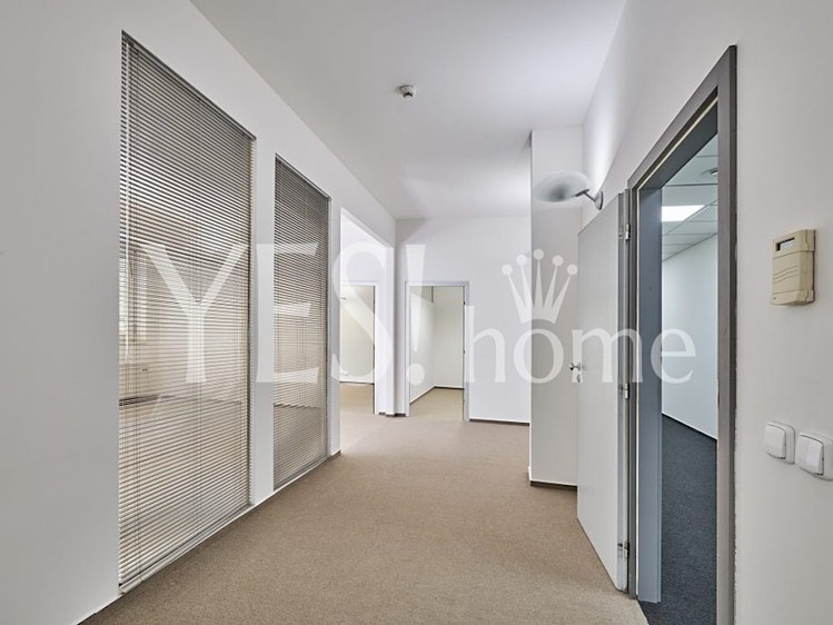 Pronájem kanceláře 185 m² - foto 7