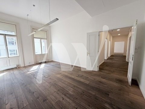 Pronájem kanceláře 179 m² - foto 2