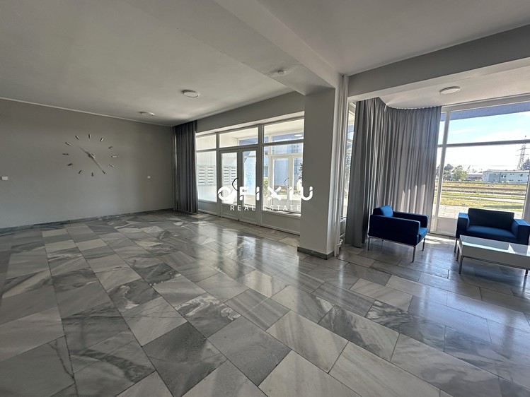Pronájem kanceláře 600 m² - foto 4
