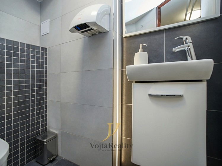 Pronájem kanceláře 65 m² - foto 3
