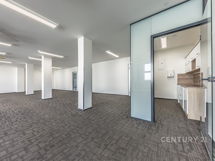 Pronájem kanceláře 66 m² - foto 8