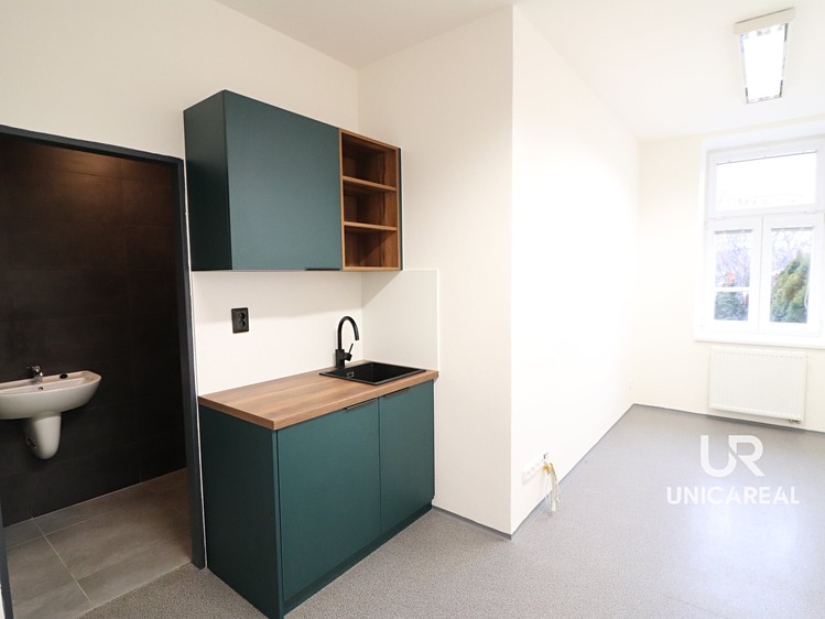 Pronájem obchodního prostoru 32 m² - foto 1
