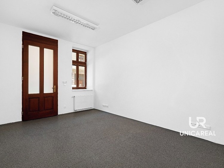 Pronájem obchodního prostoru 32 m² - foto 3