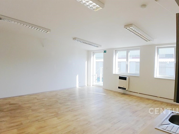 Pronájem kanceláře 35 m² - foto 5