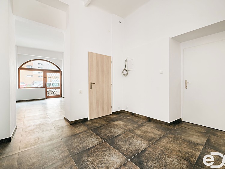 Pronájem obchodního prostoru 41 m² - foto 1