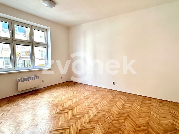 Pronájem kanceláře 40 m² - foto 8
