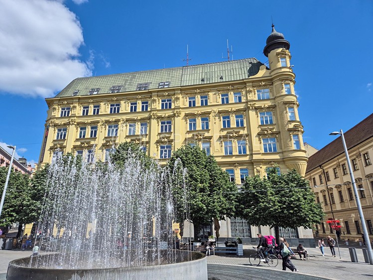 Pronájem kanceláře 90 m² - foto 1