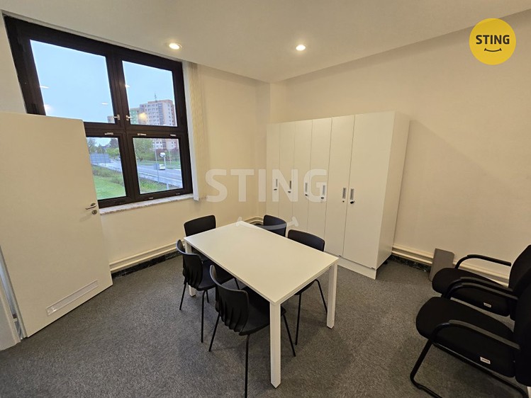 Pronájem kanceláře 168 m² - foto 4