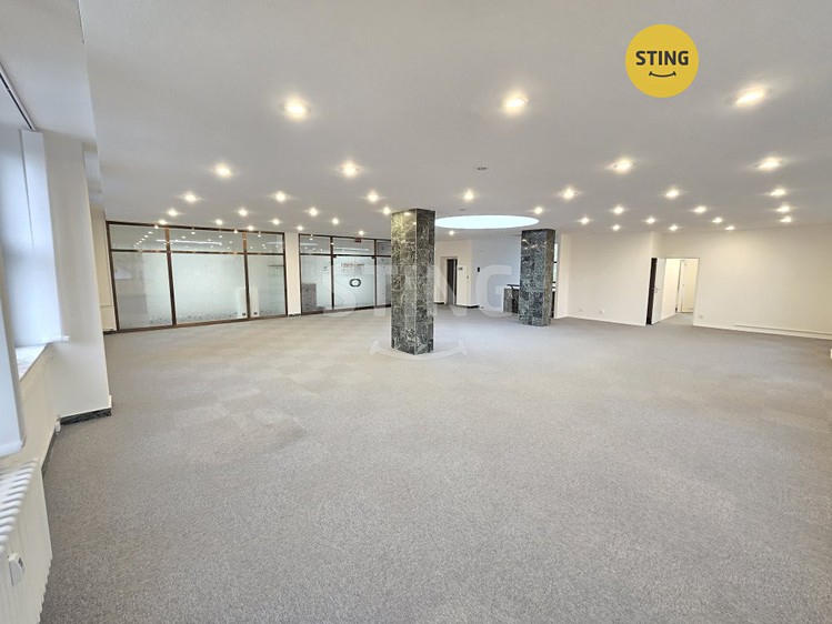 Pronájem kanceláře 168 m² - foto 1