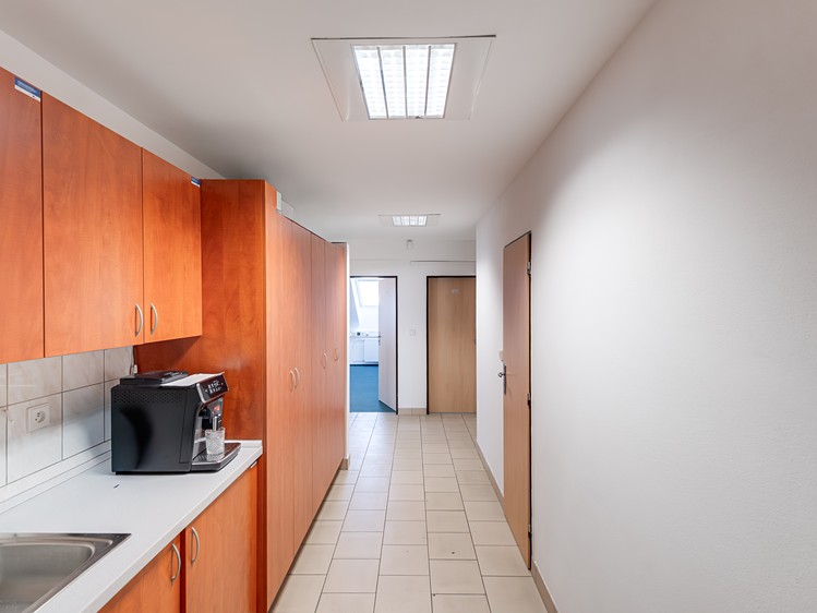 Pronájem kanceláře 86 m² - foto 4