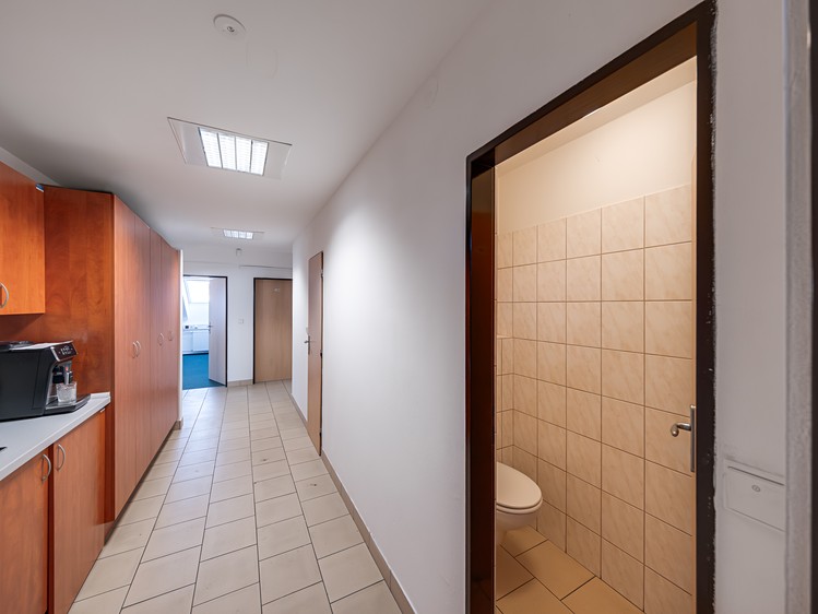 Pronájem kanceláře 86 m² - foto 6