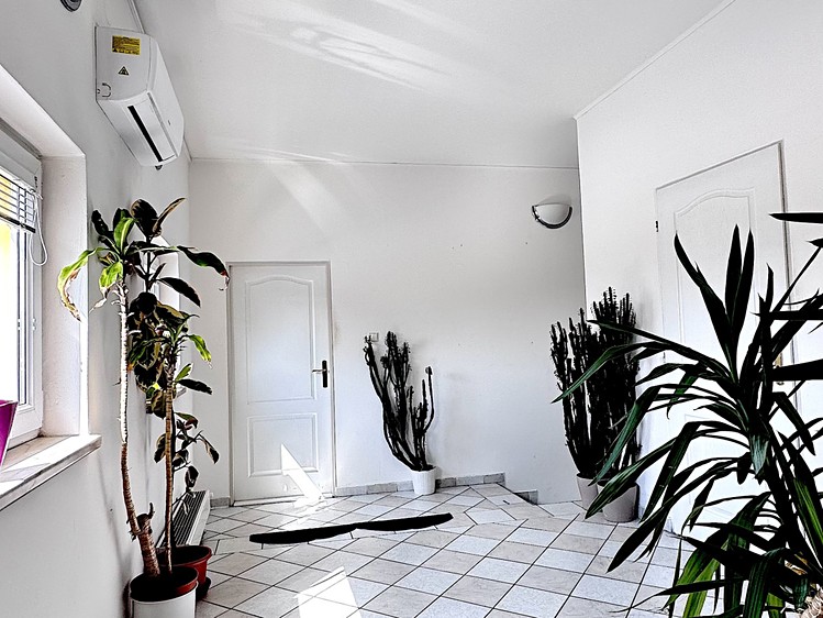 Pronájem kanceláře 150 m² - foto 4