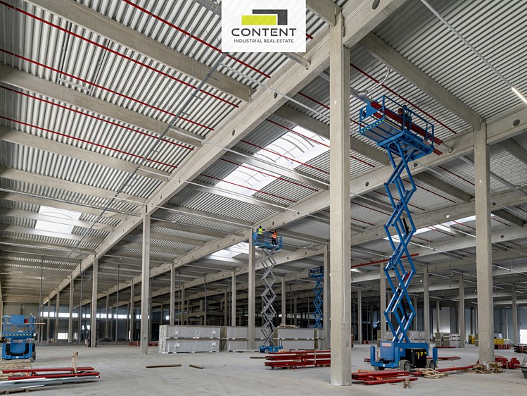 Pronájem skladového prostoru 2 332 m² - foto 2