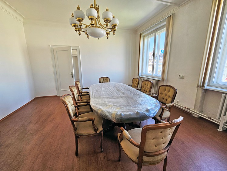 Pronájem kanceláře 205 m² - foto 1