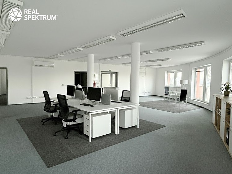 Pronájem kanceláře 100 m² - foto 3