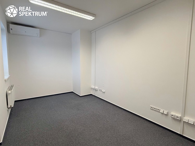 Pronájem kanceláře 100 m² - foto 6