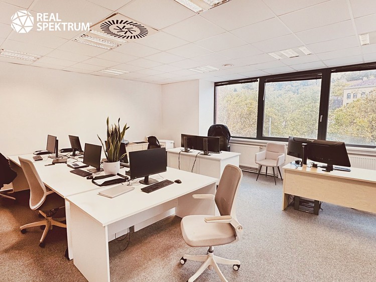 Pronájem kanceláře 136 m² - foto 2