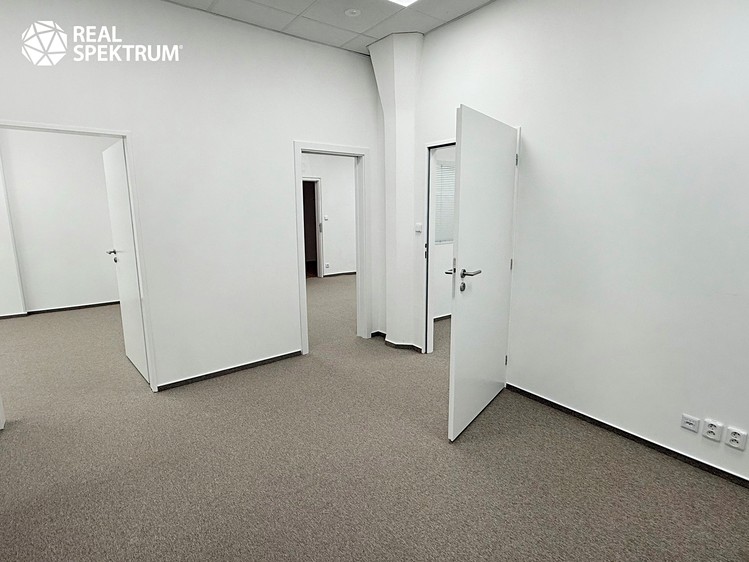 Pronájem kanceláře 137 m² - foto 3