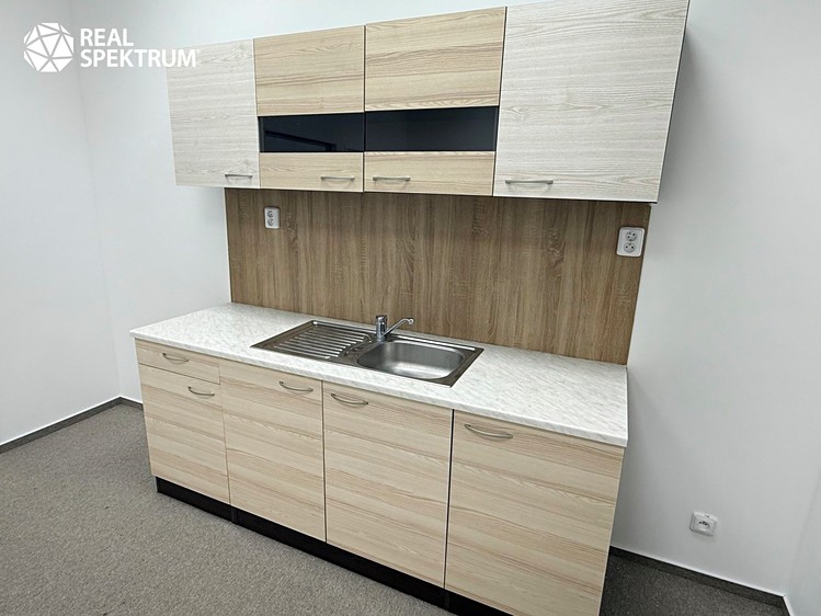 Pronájem kanceláře 137 m² - foto 6