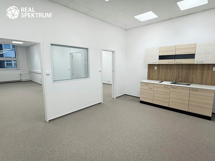 Pronájem kanceláře 137 m² - foto 5