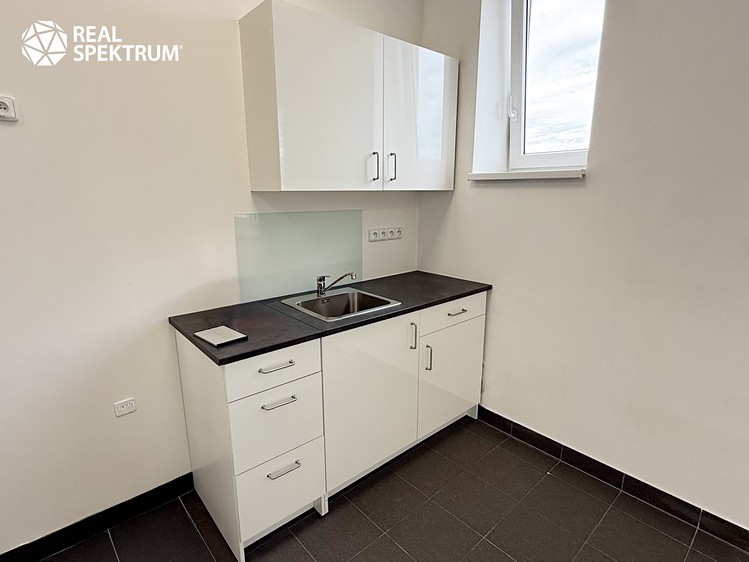 Pronájem kanceláře 105 m² - foto 6