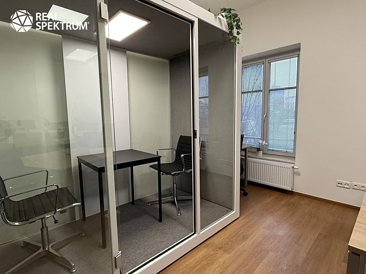 Pronájem kanceláře 42 m² - foto 3
