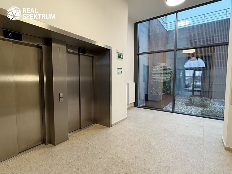 Pronájem kanceláře 42 m² - foto 5