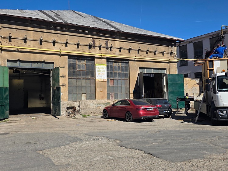 Pronájem skladového prostoru 300 m² - foto 1
