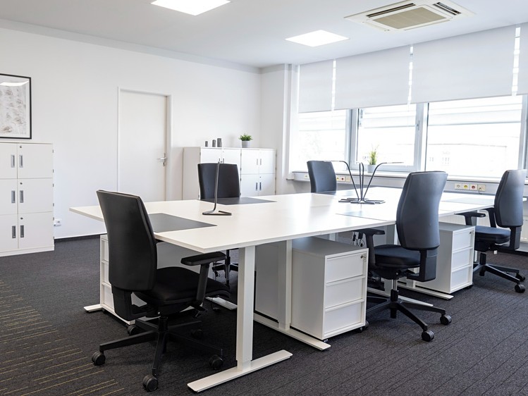 Pronájem kanceláře 42 m² - foto 1