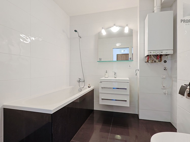 Prodej bytu 2+kk 52 m² (Podkrovní) - foto 2