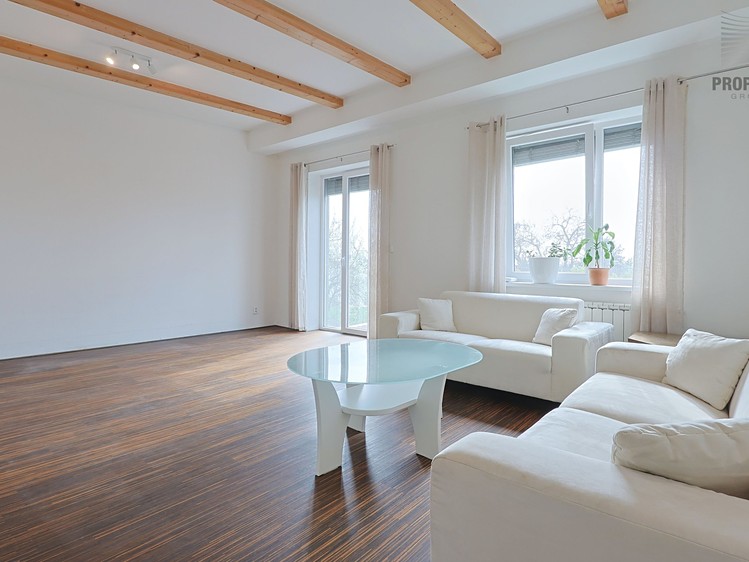 Prodej bytu 2+kk 52 m² (Podkrovní) - foto 1