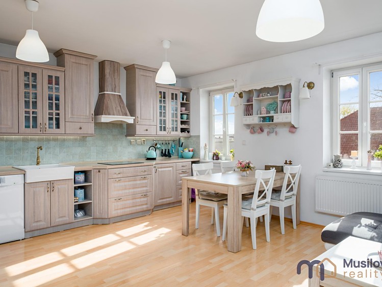 Prodej bytu 3+kk 81 m² (Podkrovní) - foto 2