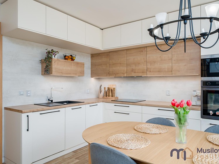 Prodej bytu 3+1 94 m² (Jednopodlažní) - foto 3