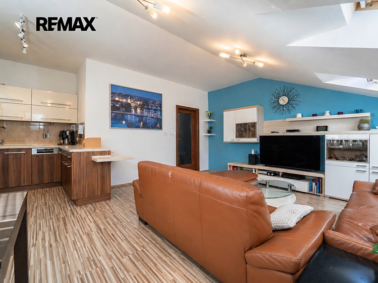 Prodej bytu 3+kk 88 m² (Podkrovní) - foto 2