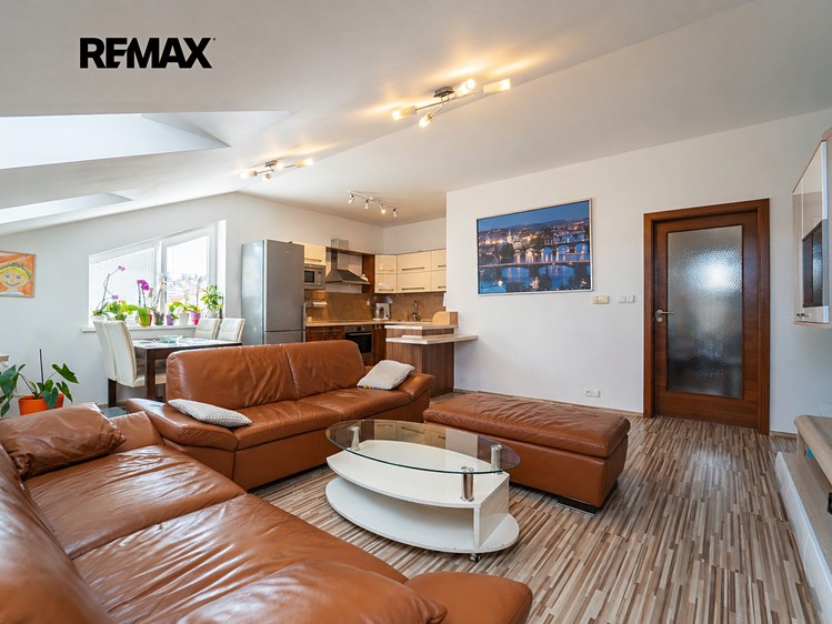 Prodej bytu 3+kk 88 m² (Podkrovní) - foto 1