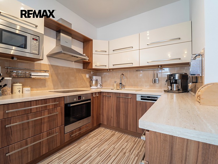Prodej bytu 3+kk 88 m² (Podkrovní) - foto 3