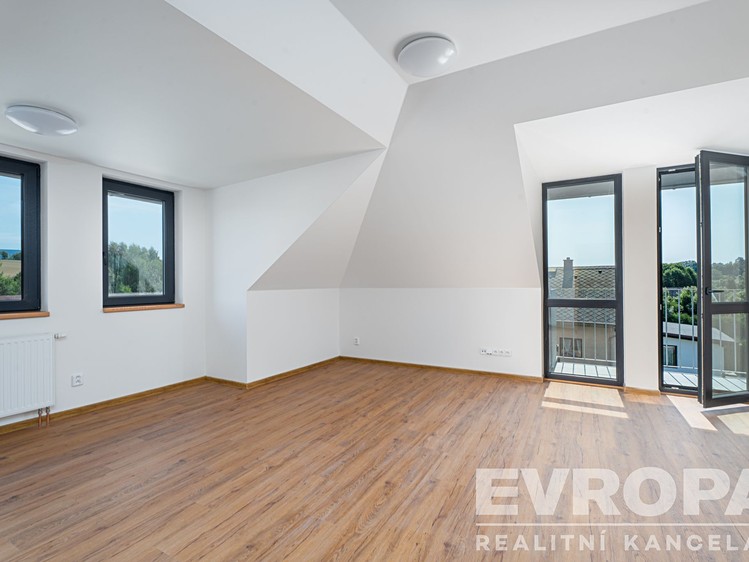 Prodej bytu 2+kk 52 m² (Podkrovní) - foto 2